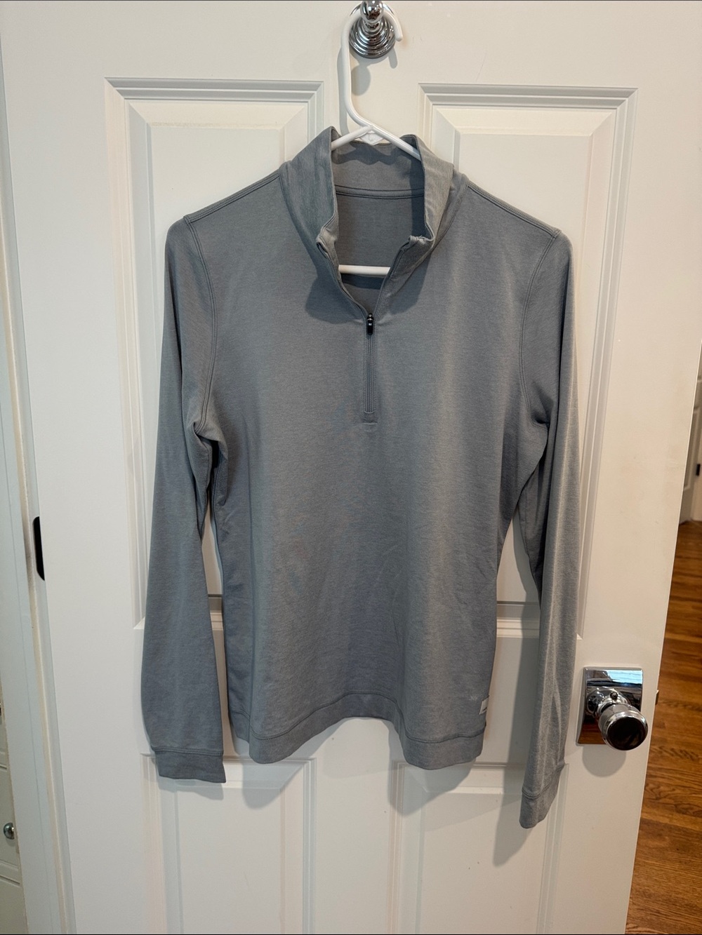 Vuori Women’s Gray Quarter-Zip Pullover Top